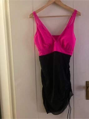 NWTs Pink/Black Deep V Neck One Piece Swimsuit, Size XL
